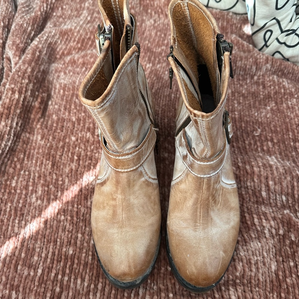Brown roan boots